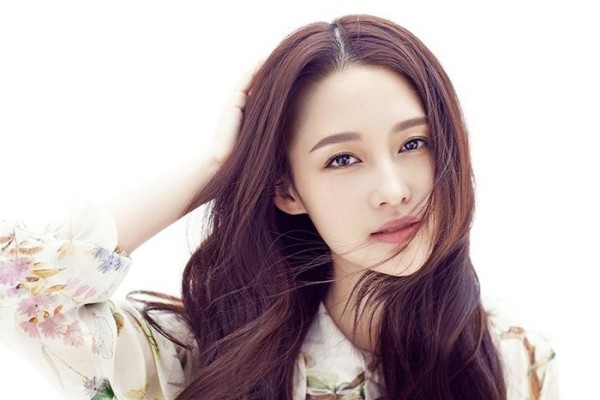 有种“背景”叫李沁，“奶奶”身份曝光，粉丝：娱乐圈隐藏大佬！