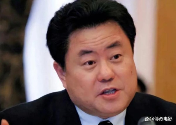 他是“最干净”的男星，结婚42年零绯闻，捧红无数歌手