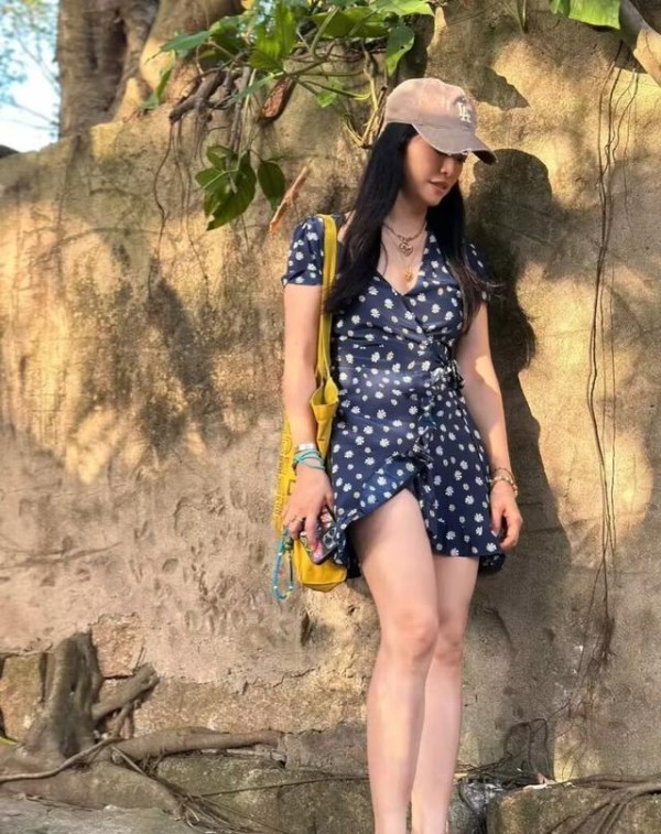 姚晨晒五一鼓浪屿度假照，身材依旧年轻，低调素颜享美好时光