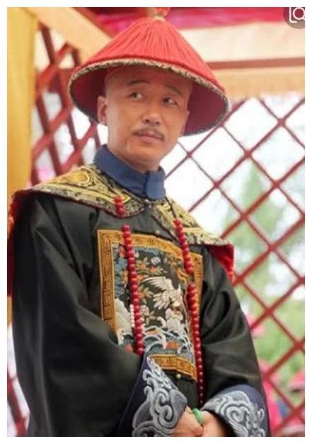 演过和珅的4位男星：其他三位都在模仿，只有图四将角色演活了