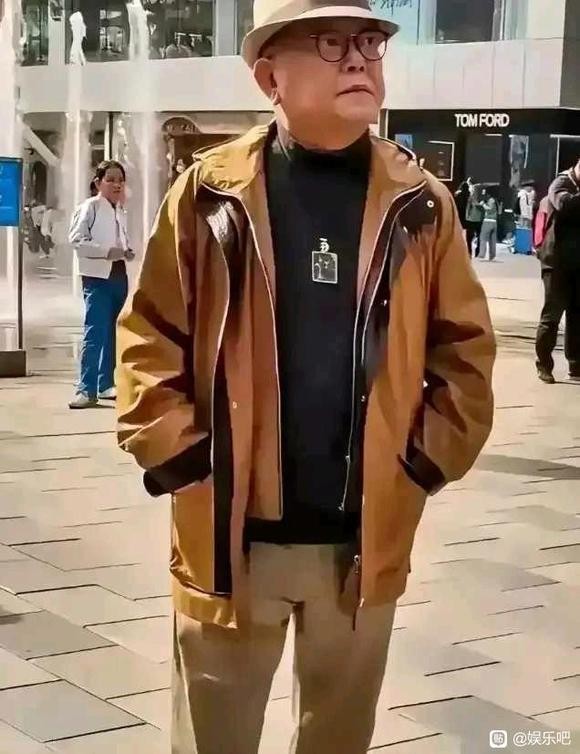 王刚豪横穿搭引发热议，网友直呼：和珅本珅也爱奢侈品？【娱乐吧】