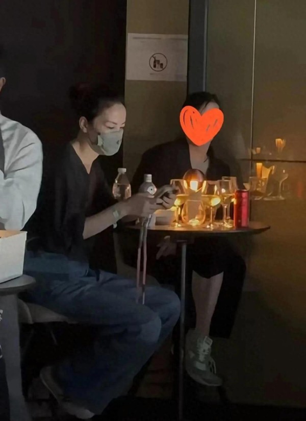 谢霆锋演唱会向王菲示爱，天后伴舞直拍泄露，替张柏芝感到委屈