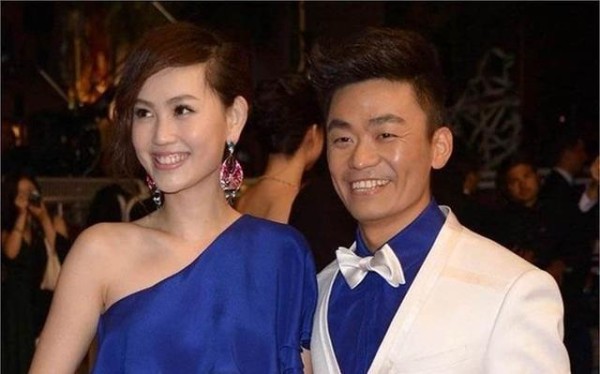 王宝强带女粉丝见父母再传出轨，马蓉久违发声暗示被小三上位？