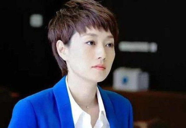 不注意分寸！马伊琍与已婚男星相拥贴面亲密合照，网友：戏子无情