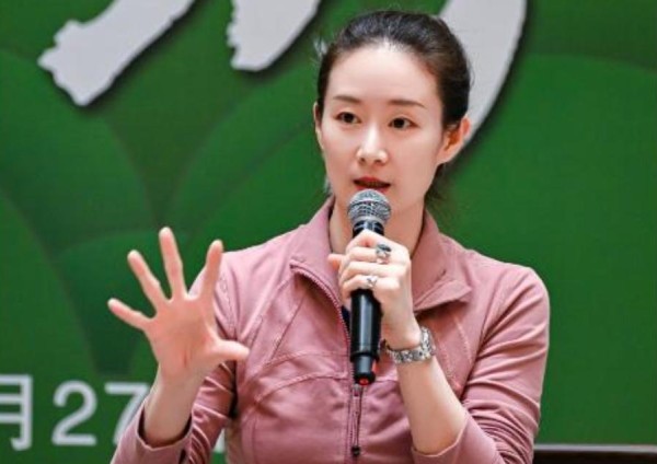 17年前离开赵本山，放弃“王小蒙”的她，如今过得如何？