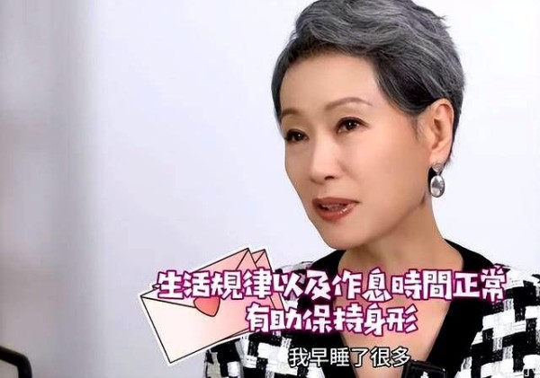 叶童满头银发被赞少年感，曾被传与钟楚红的感情超越闺蜜情