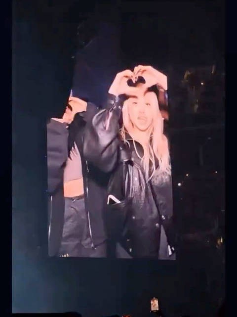 ROSÉ / 朴彩英 于 Charli xcx <a target=