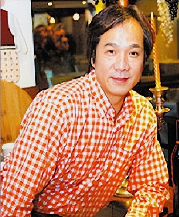 鲍正芳的前夫张振寰去世，家中多日无人察觉，邻居闻异味才发现