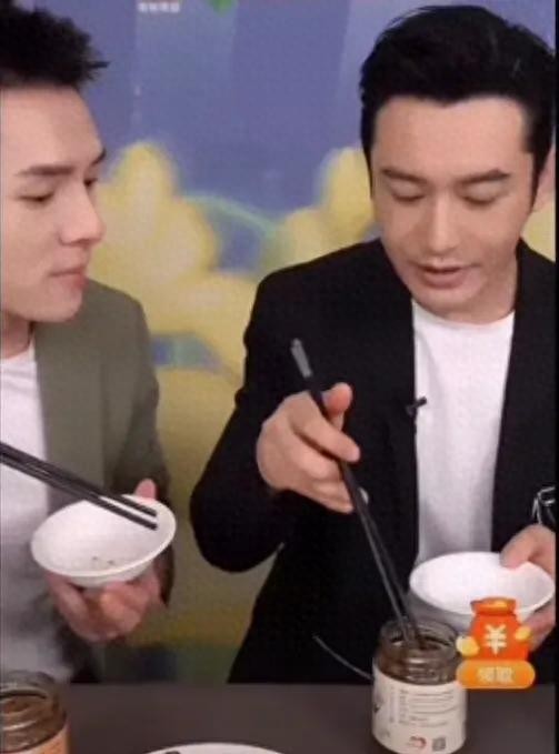 黄晓明直播带货香菇酱,一句话自信全无?让晓明粉丝心疼,佳琦暖心