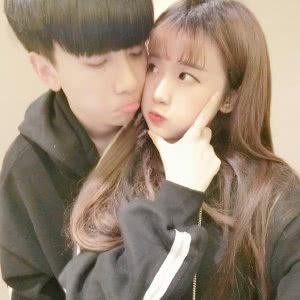 王乐乐微博公开新女友照片，网友：不配做小哪吒后妈？