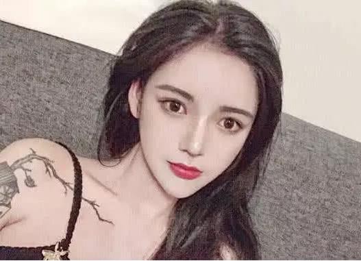 王乐乐微博公开新女友照片，网友：不配做小哪吒后妈？