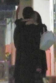 李亚鹏离婚两月拥吻新欢 王菲助理：没什么可回应的【3】