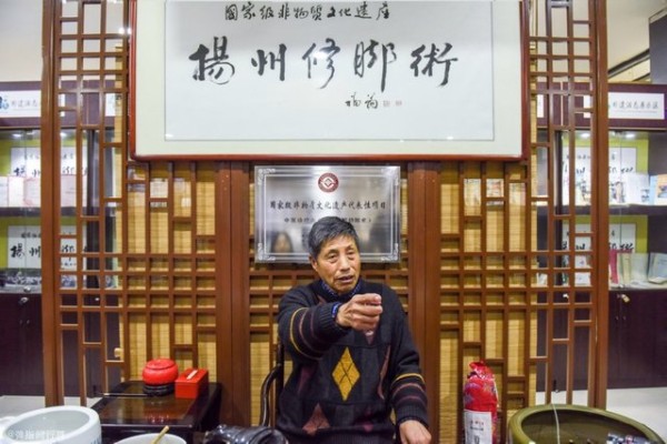 72岁扬州修脚师不简单，培养的弟子让香港明星争抢预约服务香港脚