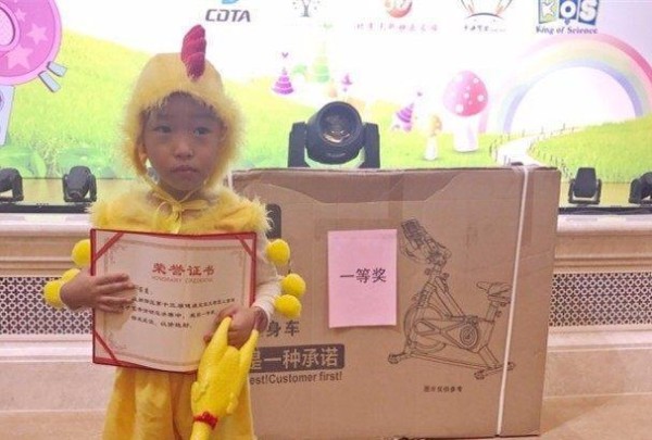 徐誉滕全家近照, 演员妻子素颜水嫩气质温婉, 可爱儿子有才更像爸