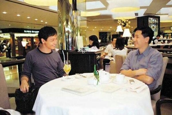唐鹤德现在还在吗怎么样了 张国荣去世对他伤害很大
