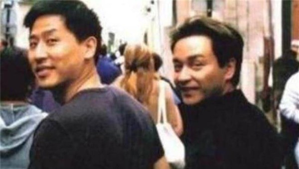 61岁唐鹤德现状曝光！张国荣离世已经17年，他却还在“逃避”
