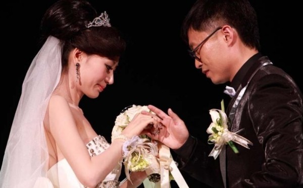 徐誉滕婚礼现场 新娘感动的一直落泪
