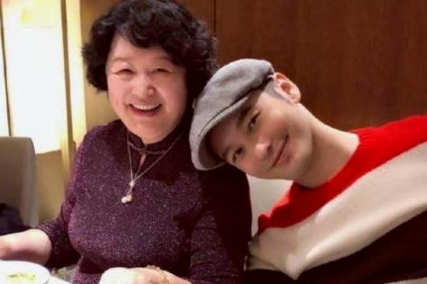 用妈妈证明颜值，千玺妈妈很有气质，罗云熙的妈妈可以出道了！