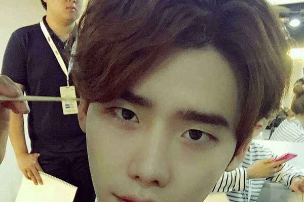 李钟硕恋爱史说自己花心 女演员身边围绕好多女人？