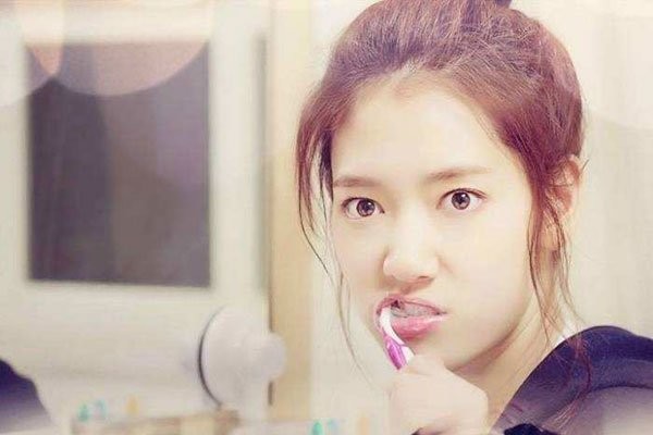 李钟硕恋爱史说自己花心 女演员身边围绕好多女人？