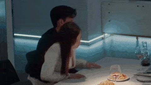 徐锦江的胶带、吴磊的绅士手，这4位男星的坚持让多少人感到羞愧