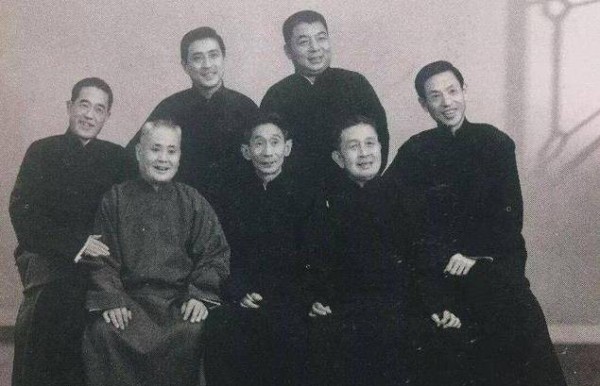 和相声大师马三立合影的都是谁？大家看出来了吗？