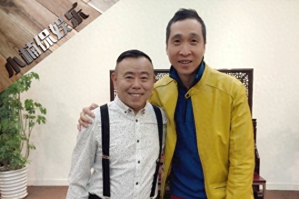 48岁韩兆近照曝光，接连和大腕合照，潘长江宋小宝都在其中