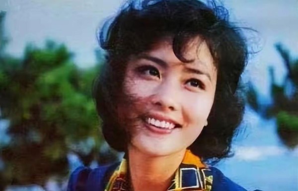 杜淳携亲妈首次出镜，女儿不让奶奶抱，王灿对婆婆的称呼疏离了