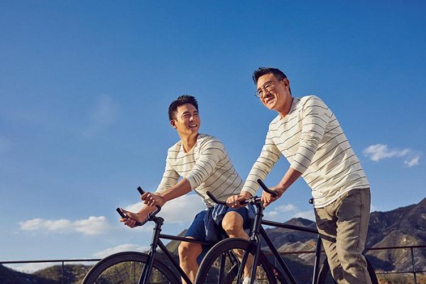 她是杜淳的第二任后妈!更是戚薇的母亲!对待杜淳比戚薇还好!