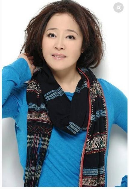 杜淳的亲妈58岁了，年轻时是个大美人，今比前夫的娇妻还会保养