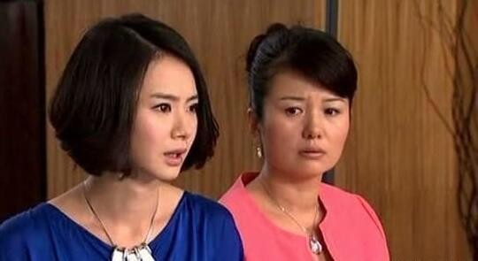 她是杜淳的第二任后妈!更是戚薇的母亲!对待杜淳比戚薇还好!