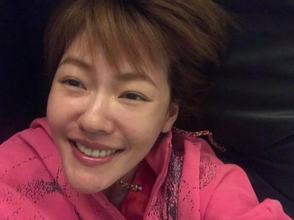 小S徐熙娣深夜自曝整容成果 素颜照让网友一时认不出