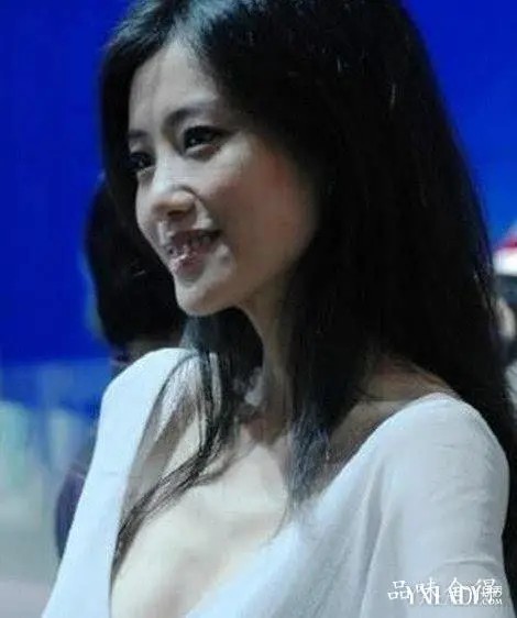 最近霸屏的大叔张嘉译，现实生活中情路坎坷，前妻为他隐退娱乐圈