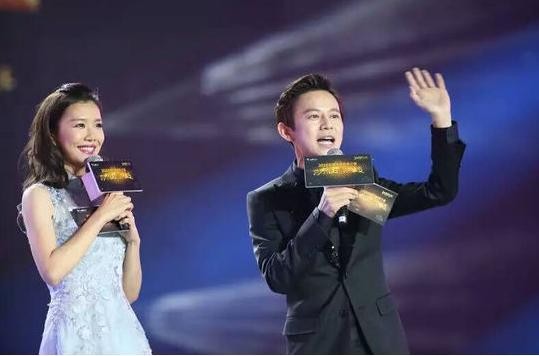 李宇春柳传志跨界同框乐视生态共享之夜玩出新高度