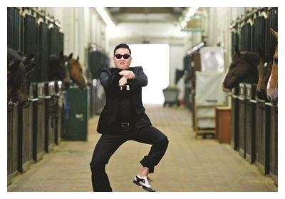 还记得当年的《江南style》 鸟叔吗？如今瘦身成功，撞脸郑中基