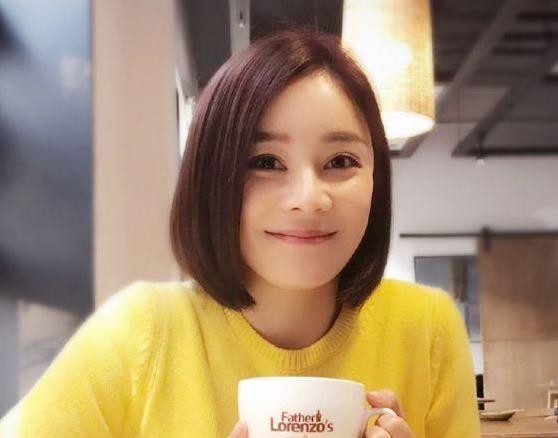 他是王鸥前任，和杨幂关系不一般，曾苦追袁姗姗4年，娱乐圈真小