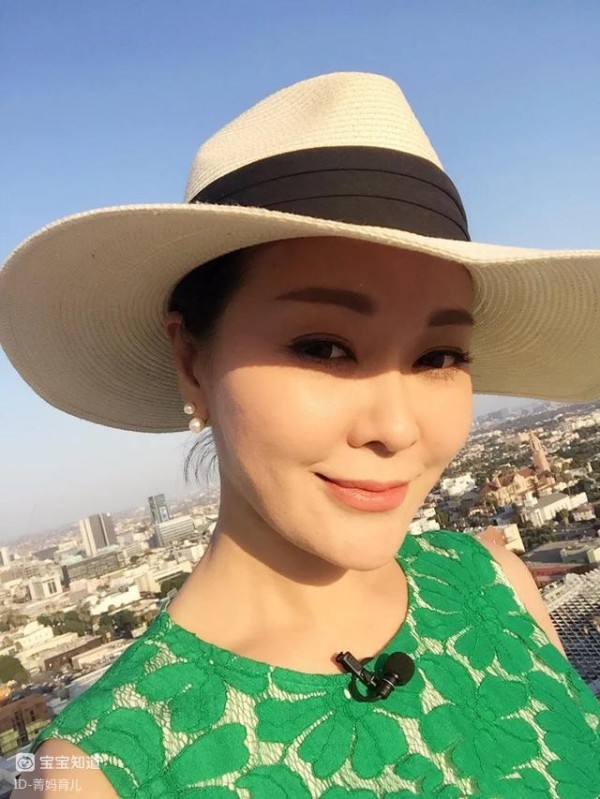 王小骞：15年丁克后意外怀孕生女儿，央视名嘴成为“育儿专家”