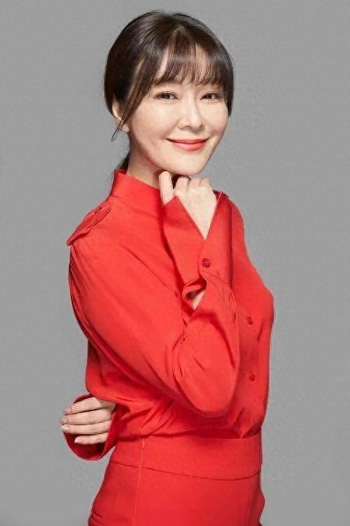王小骞：与丈夫坚持丁克15年愁坏婆婆，41岁意外得子全家乐开怀