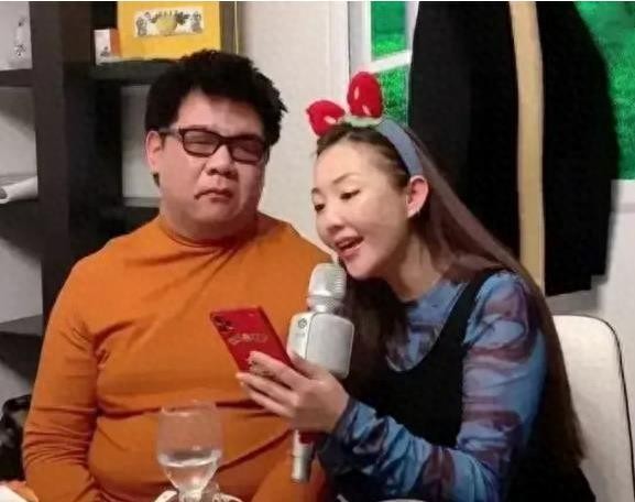 盲人歌手耍大牌，被导演怒斥：你给我离开娱乐圈，成名就双脚离地