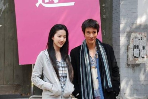 女明星也追星，杨幂见男神秒变娇羞，歌坛大姐大曾暗恋他？
