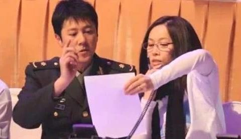 女明星也追星，杨幂见男神秒变娇羞，歌坛大姐大曾暗恋他？