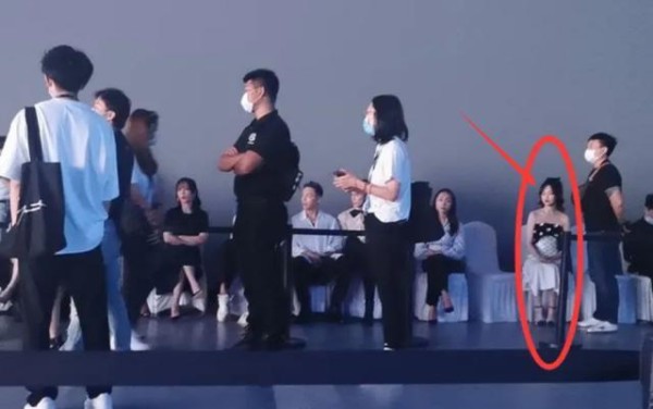 不红有多悲哀？杨幂吴亦凡杨紫后台热聊，曾经收视女王却被冷落