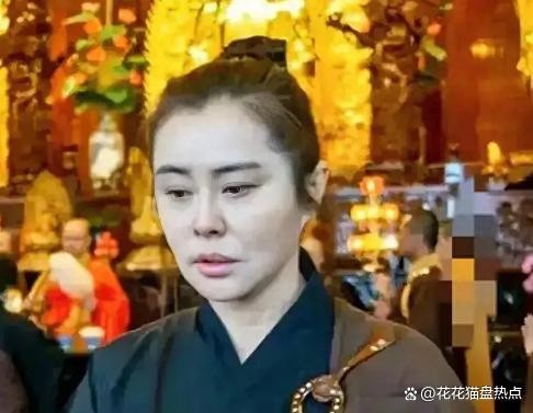 56岁港圈女神王祖贤近照曝光！网友：怎么老成这样了，认不出来了