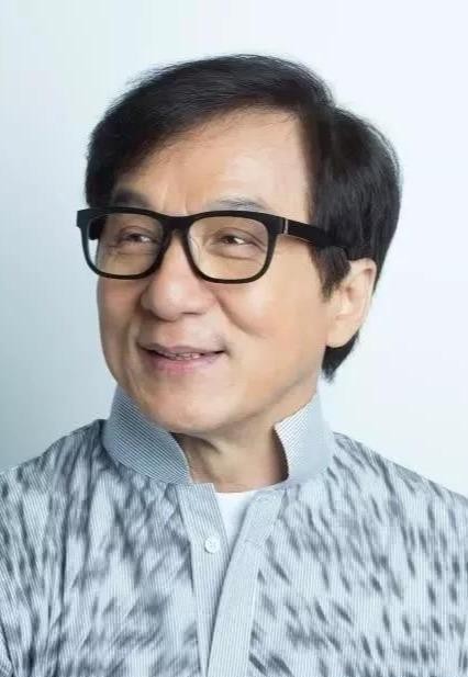 近墨者黑，看了房祖名强大的朋友圈才明白成龙大哥为什么头痛了