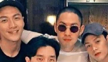 近墨者黑，看了房祖名强大的朋友圈才明白成龙大哥为什么头痛了
