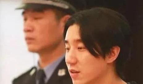 近墨者黑，看了房祖名强大的朋友圈才明白成龙大哥为什么头痛了