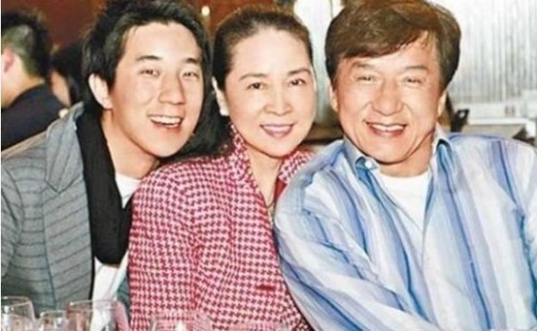 有8年吸毒史，爸爸是国际巨星，妹妹异国流落街头，却无人问津
