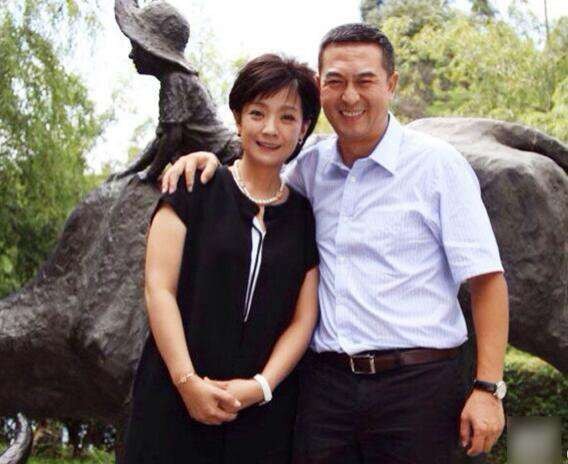 明星低调夫妻，张嘉译和王海燕隐婚多年，今低调幸福