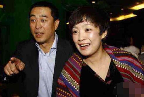 明星低调夫妻，张嘉译和王海燕隐婚多年，今低调幸福
