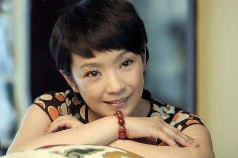 明星低调夫妻，张嘉译和王海燕隐婚多年，今低调幸福